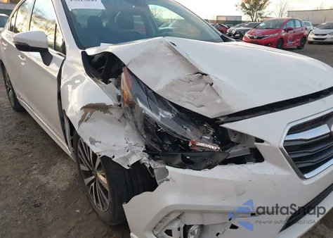 2018 Subaru Legacy 2.5I Premium z USA, uszkodzony, nr VIN 4S3BNAF61J3044049